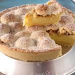 Tarta con nata y amaretti: la receta del postre cremoso y aromático