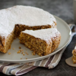 Tarta de almendras: la receta del delicioso postre sin leche ni mantequilla