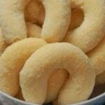Media luna de crema de coco con potencial adictivo