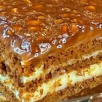 Pastel de galleta de mantequilla con crema agria sin hornear