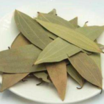 Coloque tres hojas de laurel debajo de la cama antes de acostarse: he aquí por qué