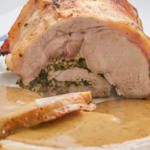 Lomo de cerdo relleno de hierbas: la receta para hacer una comida deliciosa