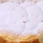 Tarta de Yogur con Chips de Chocolate: cremosa y suave, ¡te enamorarás de cada bocado!