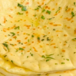 Pan Naan con queso: la receta fácil para que quede esponjoso y sabroso