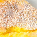 Tarta suave de yogur y limón: el postre que se deshace en la boca