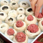 Champiñones rellenos de albóndigas: una receta fácil para una cena rápida y deliciosa