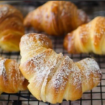 CÓMO HACER CORNETTI: CROISSANTS ITALIANOS FRAGANTES COMO LAS BARRAS