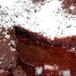 Tarta calentita de chocolate con corazón: ¡todos los secretos para que quede perfecta!