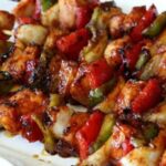 Brochetas de pollo con miel y chipotle