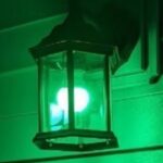El significado de las luces verdes en los porches