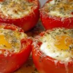 Tomates rellenos de huevo al horno