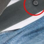 ¿Sabes para qué sirve ese pequeño botón del cinturón de seguridad?