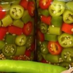 Pimientos picantes marinados en salsa de miel sin cocinar y esterilización: excelente preparación para el invierno