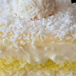 Pastel de coco esponjoso: un postre delicado ideal para celebraciones y para el café de la tarde.