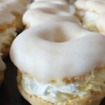 Coronas con crema de vainilla