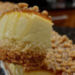 Receta de tarta de queso con manzana y canela desmenuzada